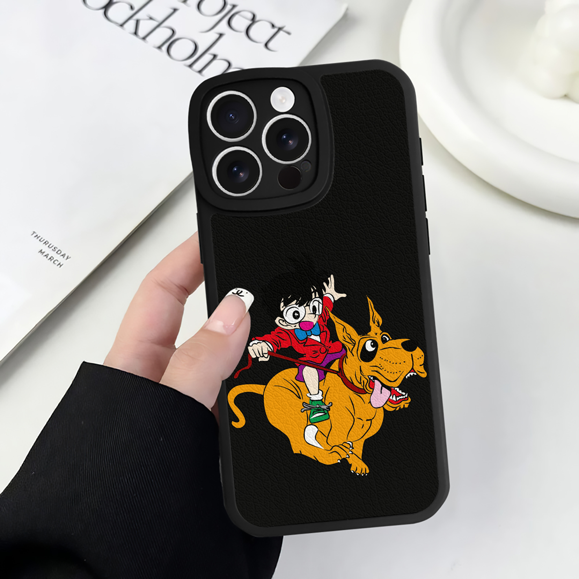 （画像用） 名探偵コナン 江戸川 コナン Detective Conan Conan Edogawa 【iPhone 16シリーズ対応】シリコンスマホケース（レザー調） 材質：シリコン